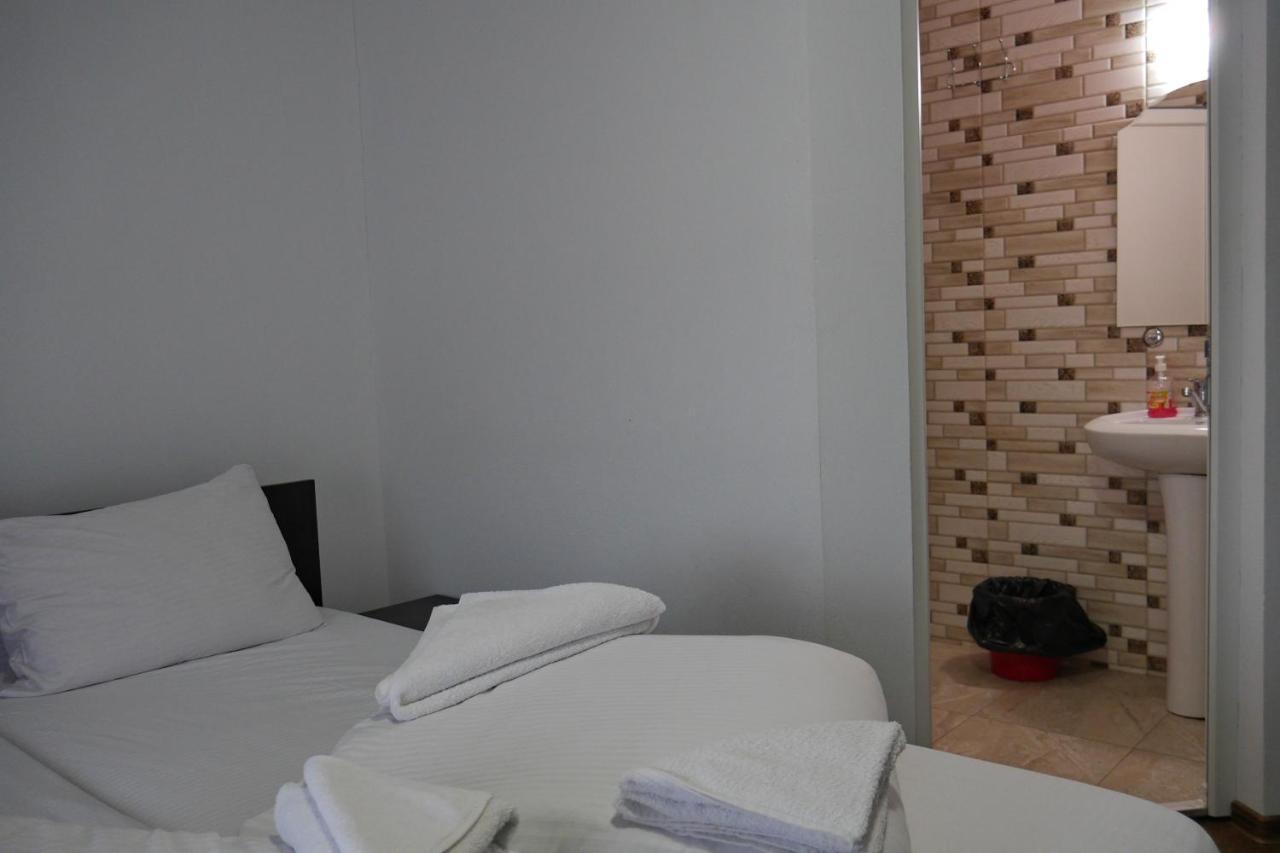 Floare De Colt Otel Berbesti Dış mekan fotoğraf