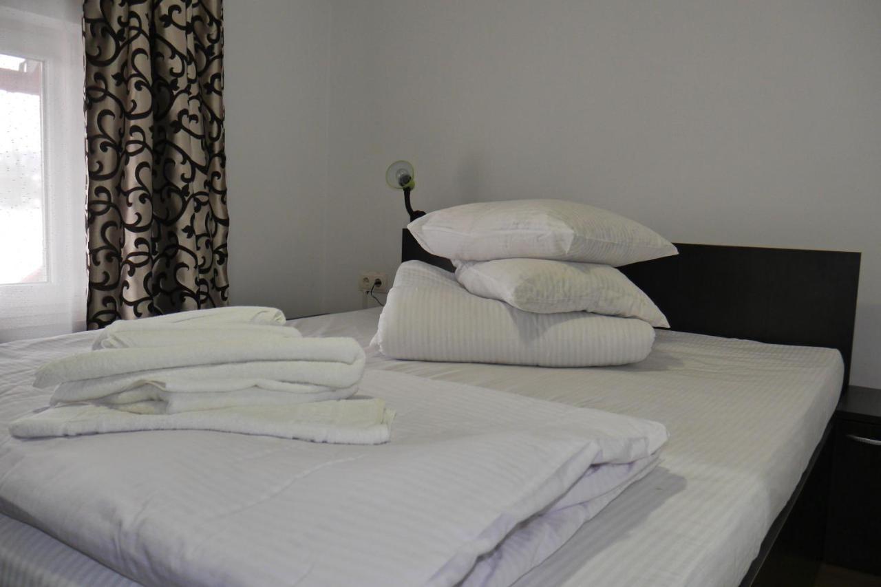 Floare De Colt Otel Berbesti Dış mekan fotoğraf