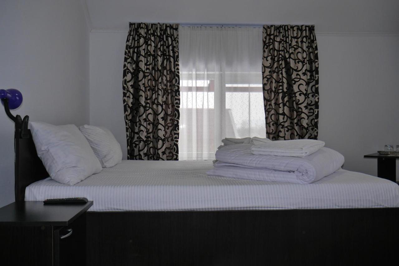 Floare De Colt Otel Berbesti Dış mekan fotoğraf