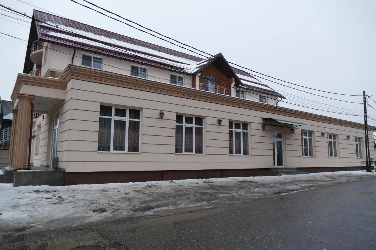 Floare De Colt Otel Berbesti Dış mekan fotoğraf