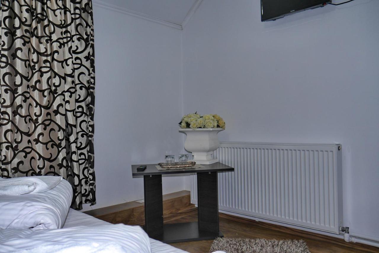 Floare De Colt Otel Berbesti Dış mekan fotoğraf