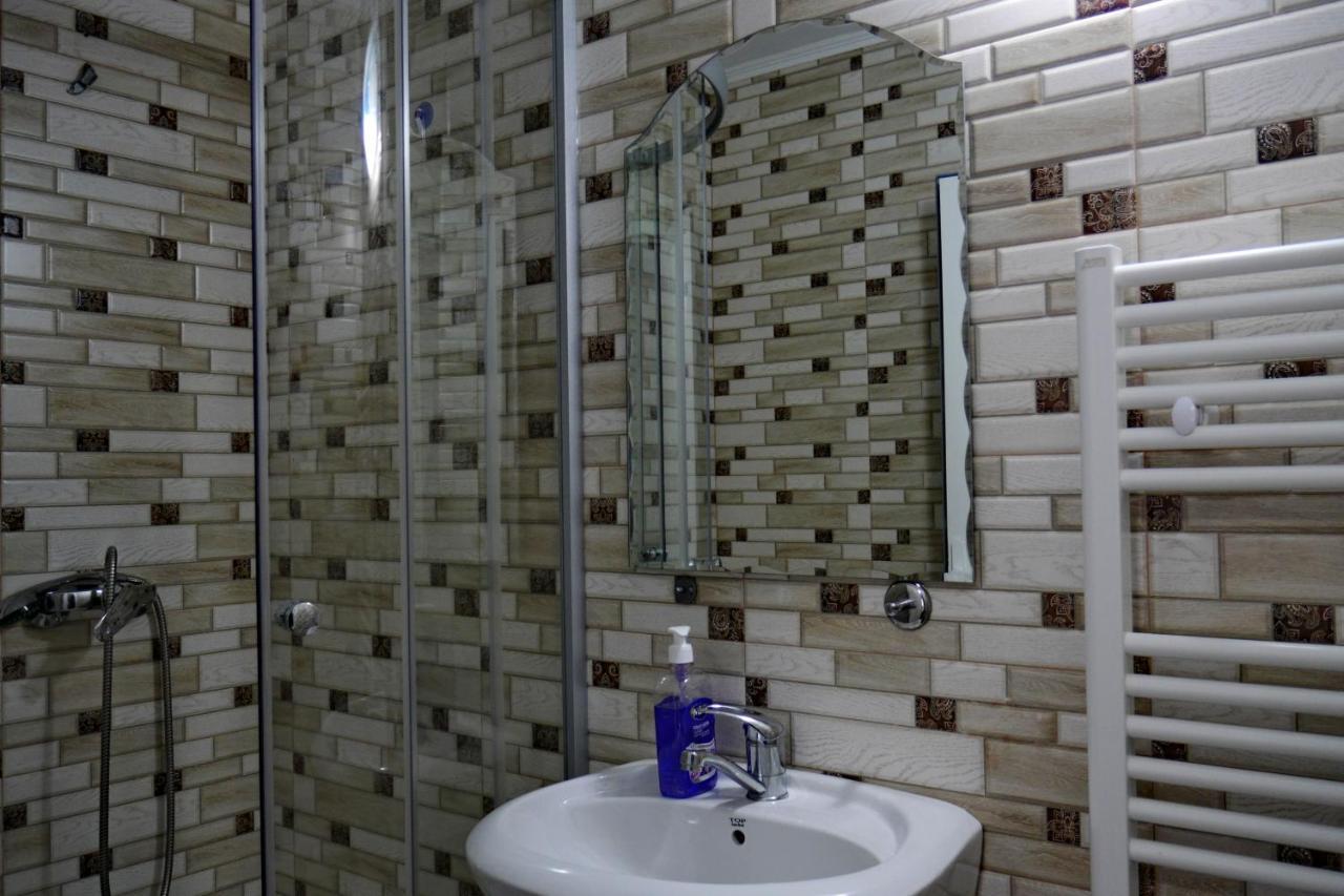 Floare De Colt Otel Berbesti Dış mekan fotoğraf