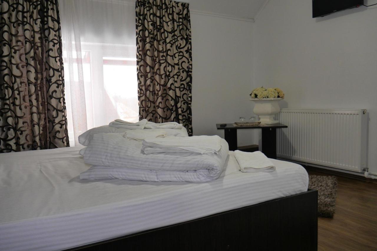Floare De Colt Otel Berbesti Dış mekan fotoğraf