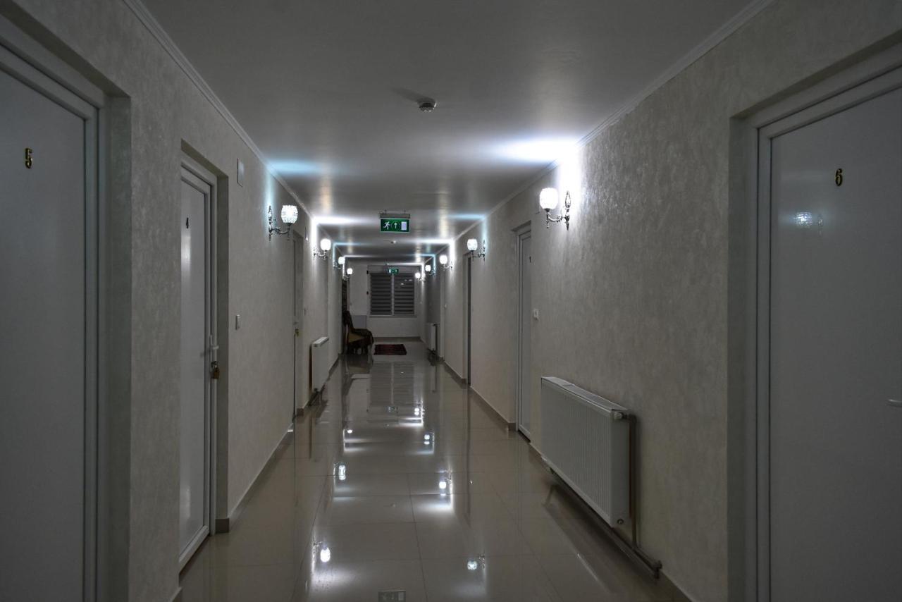 Floare De Colt Otel Berbesti Dış mekan fotoğraf