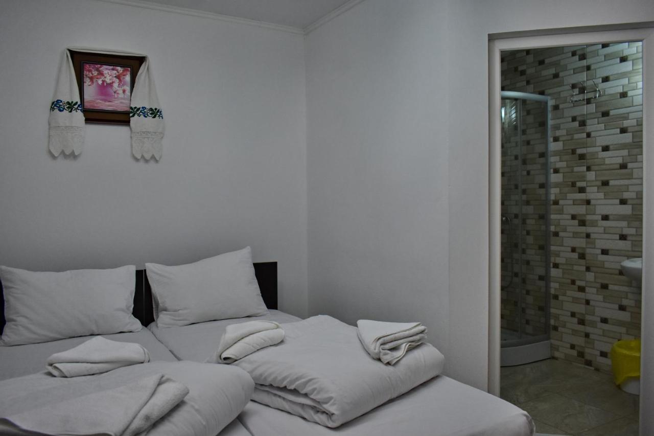 Floare De Colt Otel Berbesti Dış mekan fotoğraf