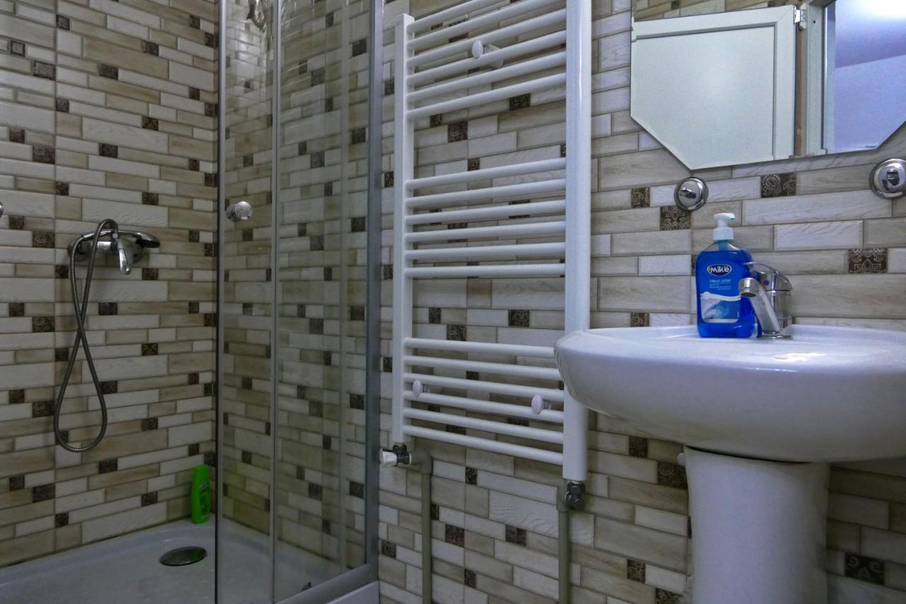 Floare De Colt Otel Berbesti Dış mekan fotoğraf